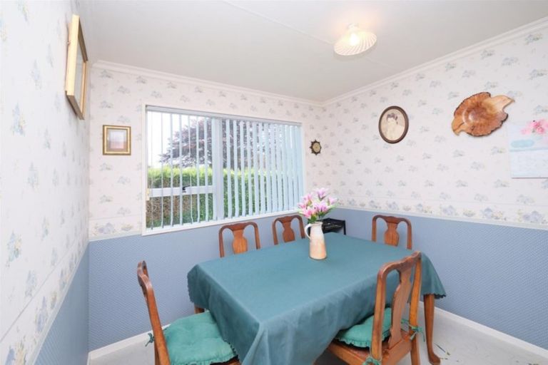 Photo of property in 33 Castle Street, Eltham, 4322