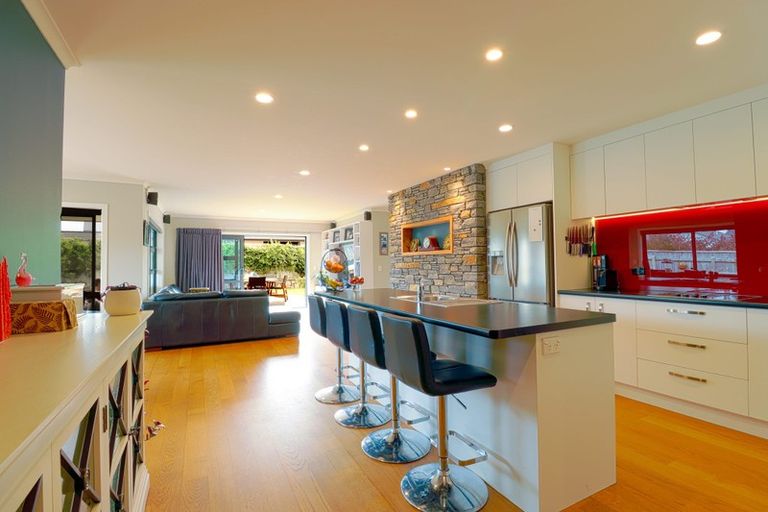 Photo of property in 38 San Priamo Place, Paraparaumu Beach, Paraparaumu, 5032