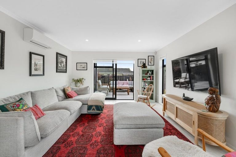 Photo of property in 16a Lillian Place, Orewa, 0931