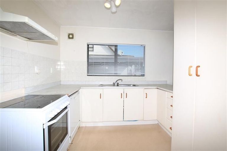 Photo of property in 1/107 Santiago Crescent, Unsworth Heights, Auckland, 0632