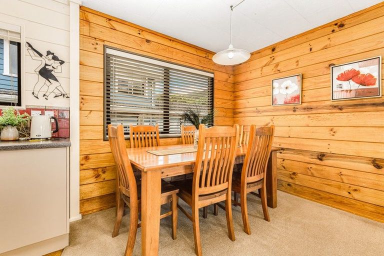 Photo of property in 17 Forest Road, Pinehaven, Upper Hutt, 5019