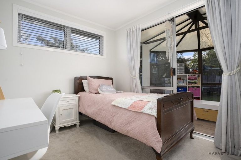 Photo of property in 21 Sunvue Road, Glen Eden, Auckland, 0602