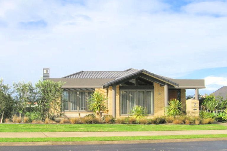 Photo of property in 35 Grovenor Drive, Orewa, 0931