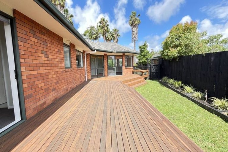 Photo of property in 20 Jade Court, Rosedale, Auckland, 0632