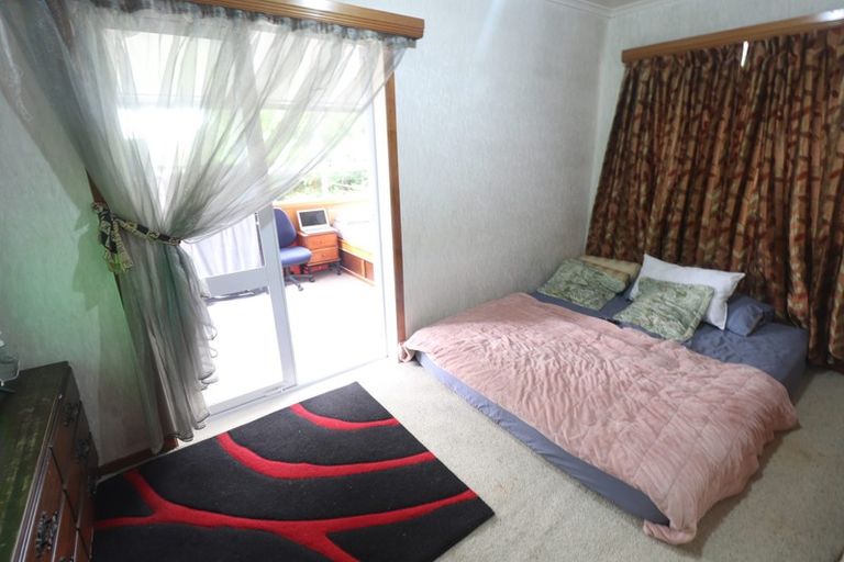 Photo of property in 25 Kaipatiki Road, Glenfield, Auckland, 0629