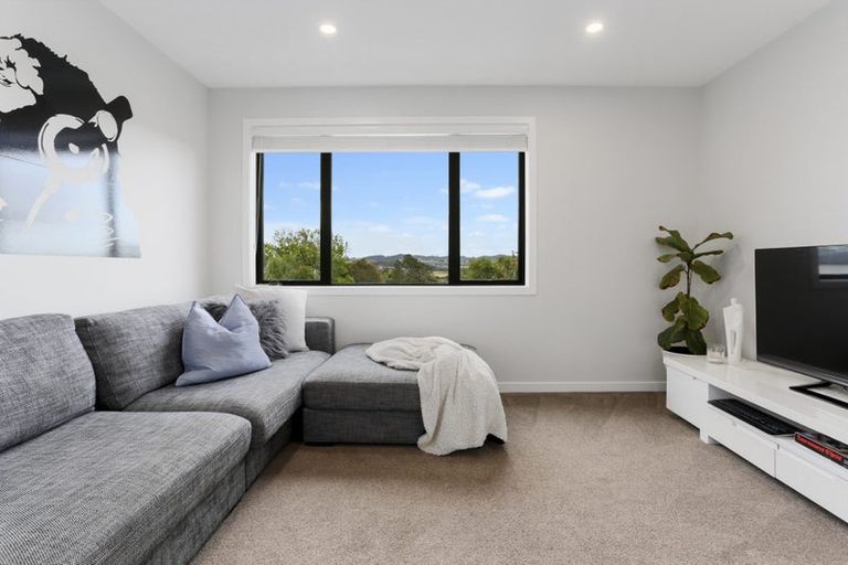 Photo of property in 7 Nerehana Place, Red Beach, 0932