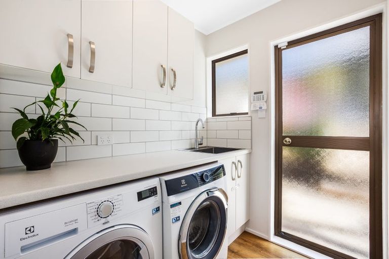 Photo of property in 19 Seagull Place, Whitby, Porirua, 5024