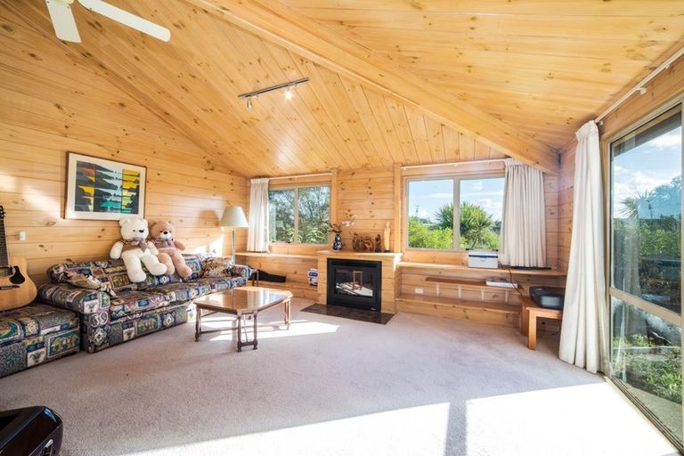 Photo of property in 13 Kerema Way, Schnapper Rock, Auckland, 0632