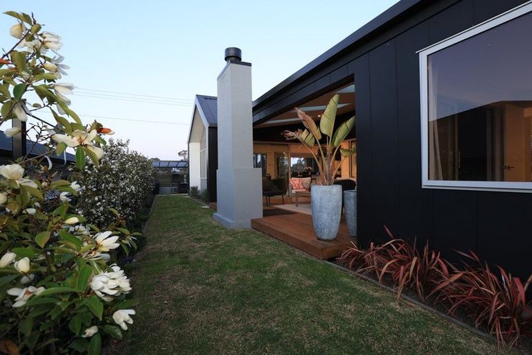 Photo of property in 143 Arataki Road, Havelock North, 4130