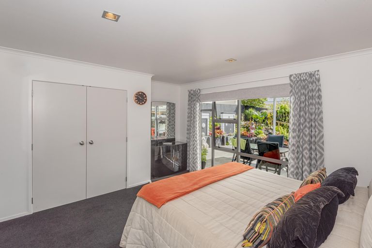 Photo of property in 18 Resolution Place, One Tree Point, 0118
