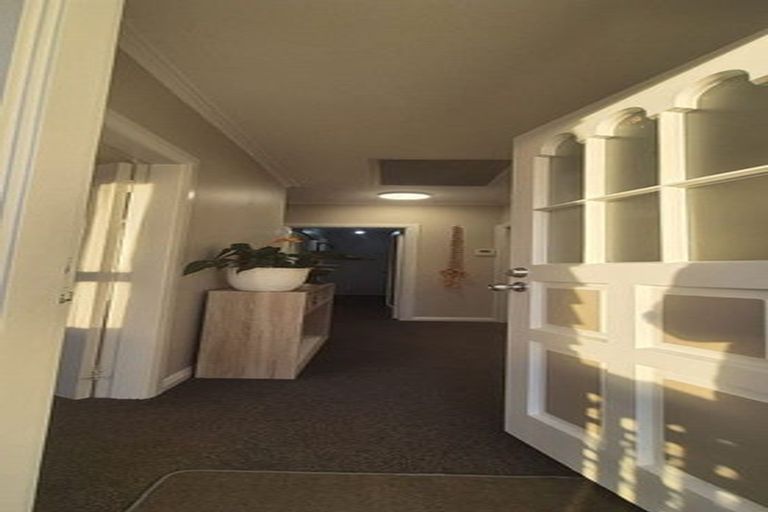 Photo of property in 11 Miles Crescent, Newlands, Wellington, 6037