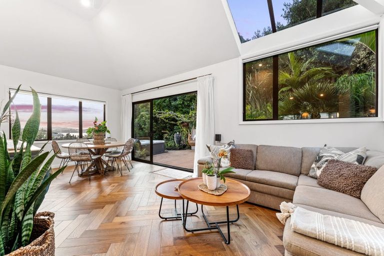 Photo of property in 10 Zita Avenue, Matakatia, Whangaparaoa, 0930