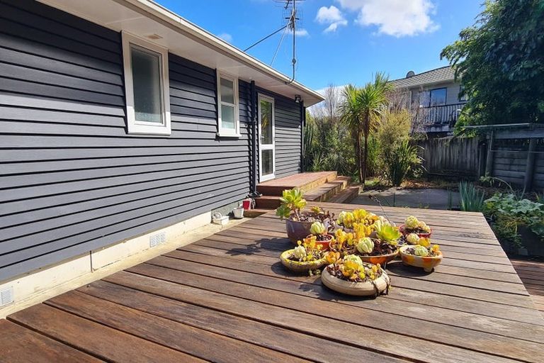 Photo of property in 23 Poneke Drive, Waikanae, 5036