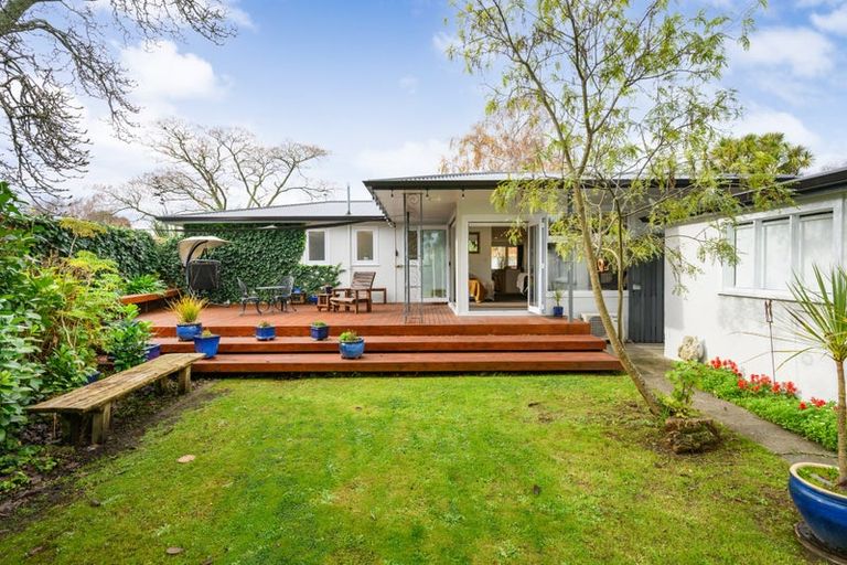 Photo of property in 8 Waterloo Crescent, Hokowhitu, Palmerston North, 4410