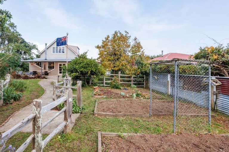 Photo of property in 6 Edwards Street, Kimbolton, Feilding, 4777