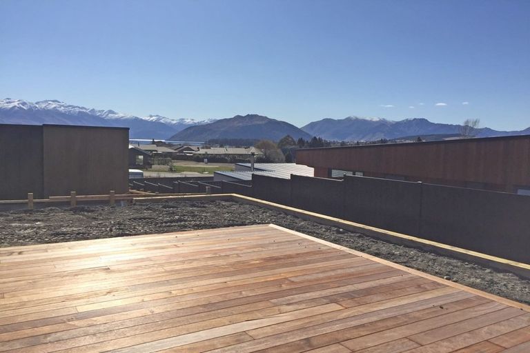 Photo of property in 7 Little Alpha Loop, Wanaka, 9305