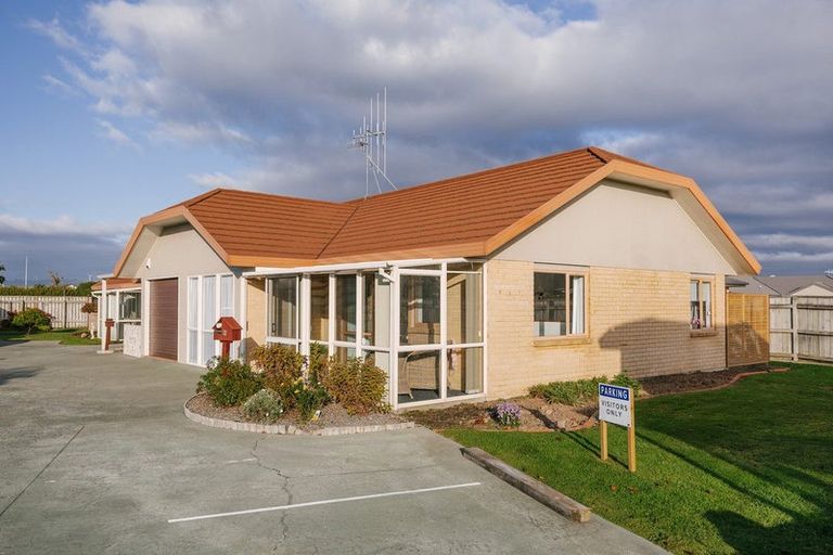 Photo of property in 6 Foxtail Fern, Kelvin Grove, Palmerston North, 4414