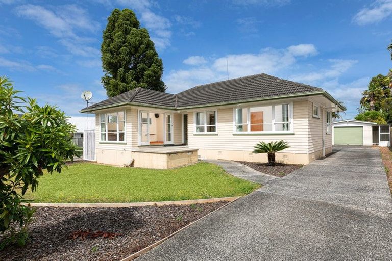 Photo of property in 12 Montmere Avenue, Te Atatu Peninsula, Auckland, 0610