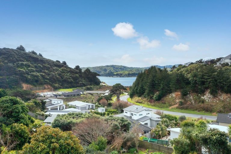 Photo of property in 8 Observatory Close, Whitby, Porirua, 5024