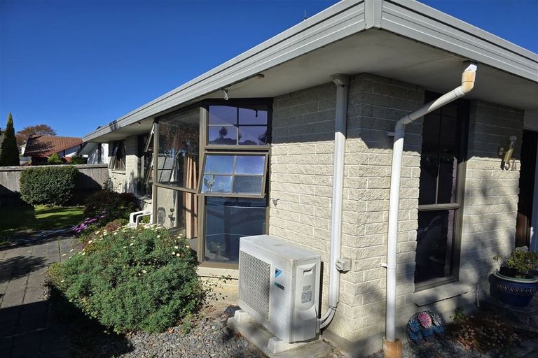 Photo of property in 37 Karnak Crescent, Russley, Christchurch, 8042