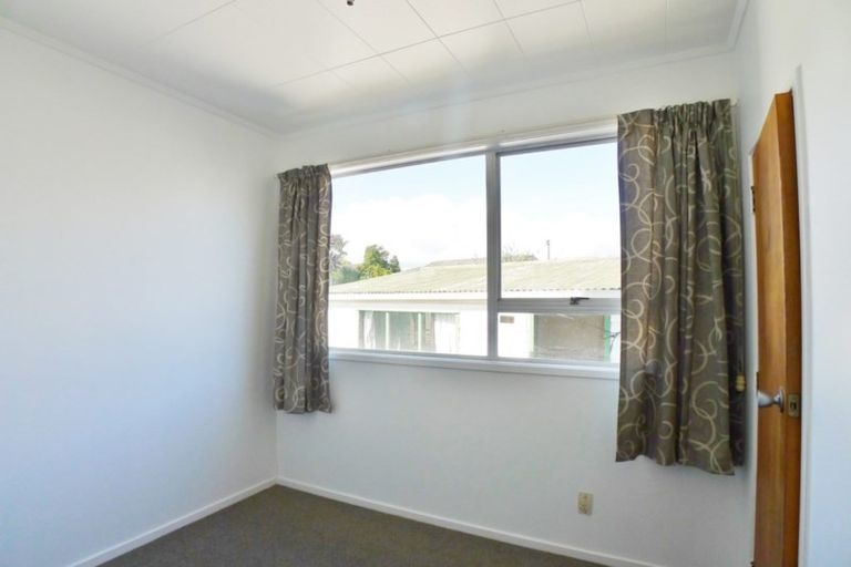 Photo of property in 14 Ewbank Place, Manurewa, Auckland, 2102