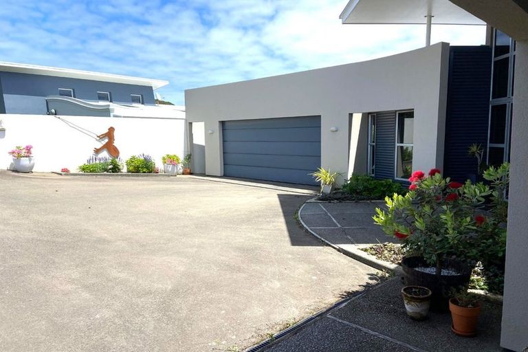 Photo of property in 9 Caughley Grove, Karori, Wellington, 6012