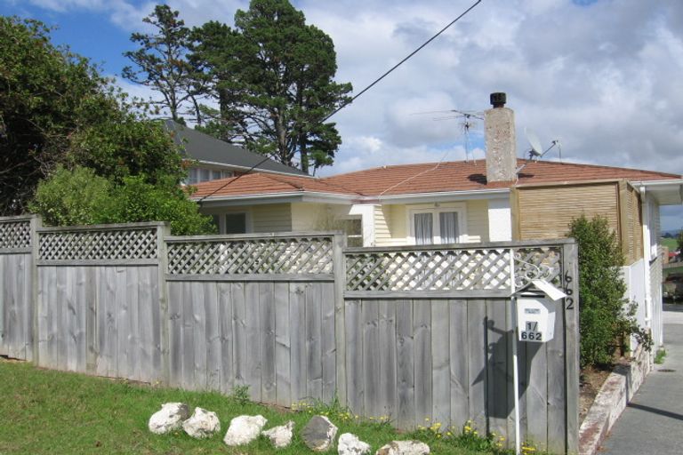 Photo of property in 1/662 East Coast Road, Pinehill, Auckland, 0630