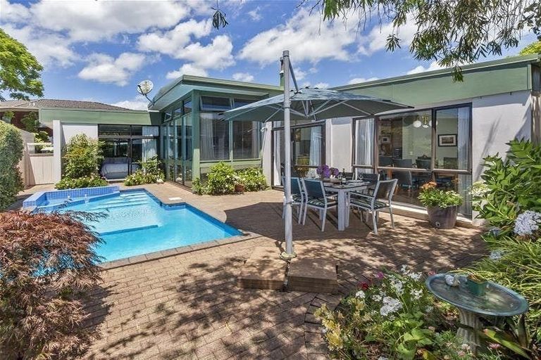 Photo of property in 103 Cascades Road, Pakuranga Heights, Auckland, 2010