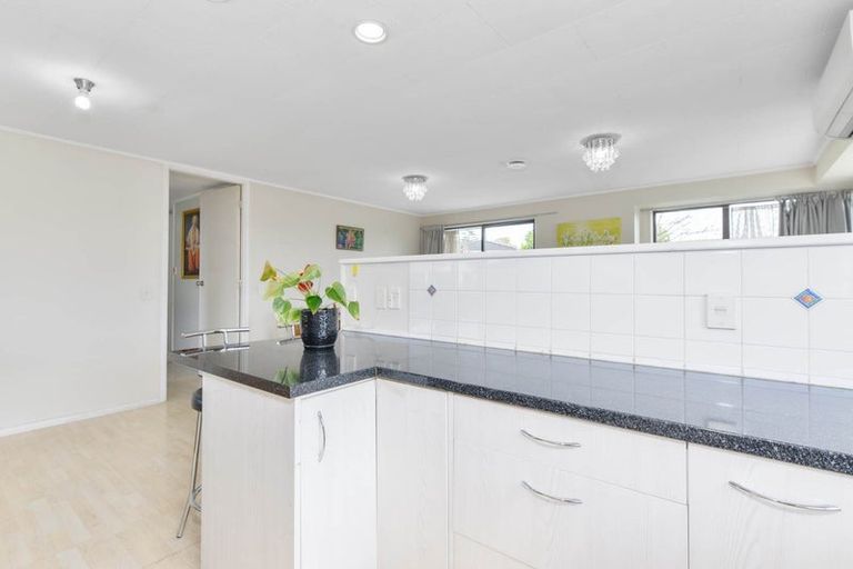 Photo of property in 25 Glen Close, Glen Eden, Auckland, 0602
