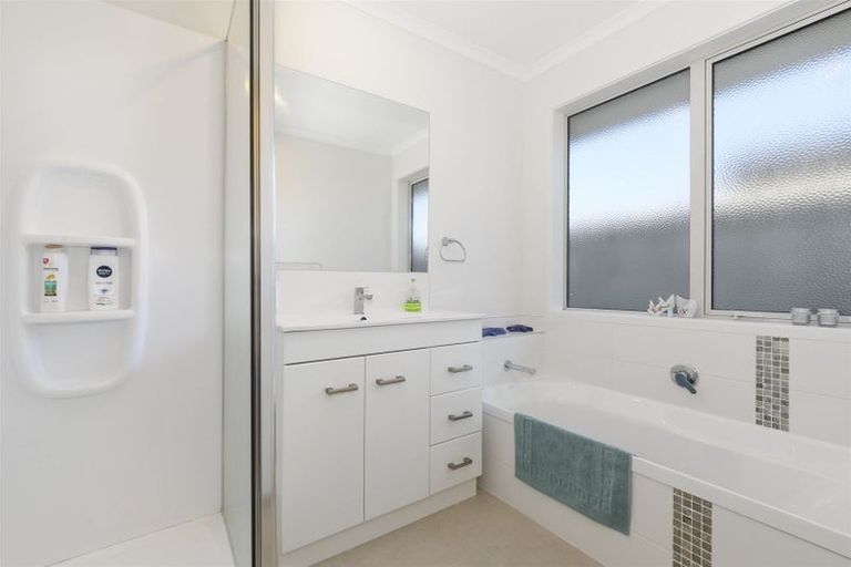 Photo of property in 45 Rainey Crescent, Papamoa Beach, Papamoa, 3118
