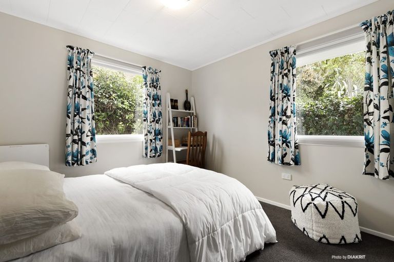 Photo of property in 11 Middlesex Place, Northland, Wellington, 6012