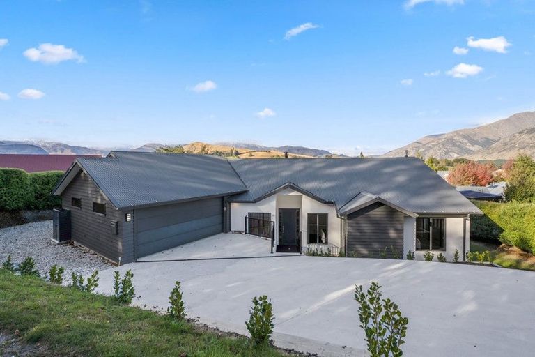 Photo of property in 4 Lindmore Lane, Lower Shotover, Queenstown, 9371