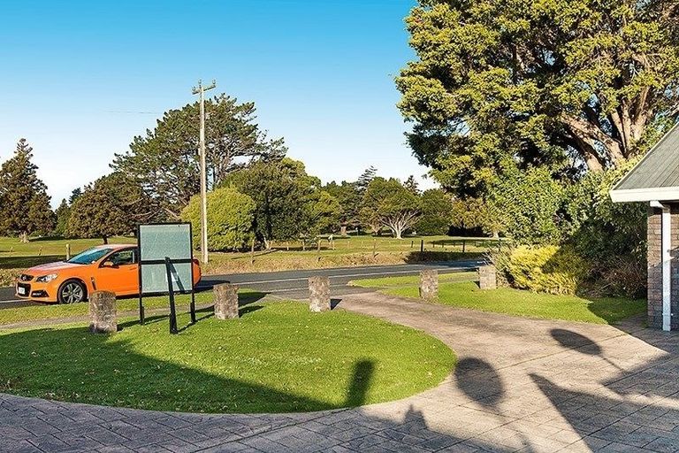 Photo of property in 42 Racecourse Road, Waiuku, 2123