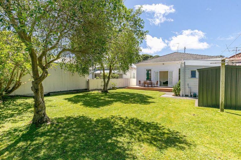 Photo of property in 54 Kilbirnie Crescent, Kilbirnie, Wellington, 6022