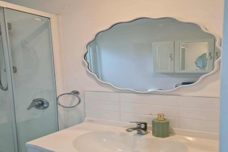 Photo of property in 28 Arataki Road, Havelock North, 4130