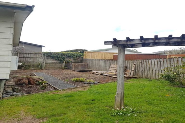 Photo of property in 2/20 Kamara Road, Glen Eden, Auckland, 0602