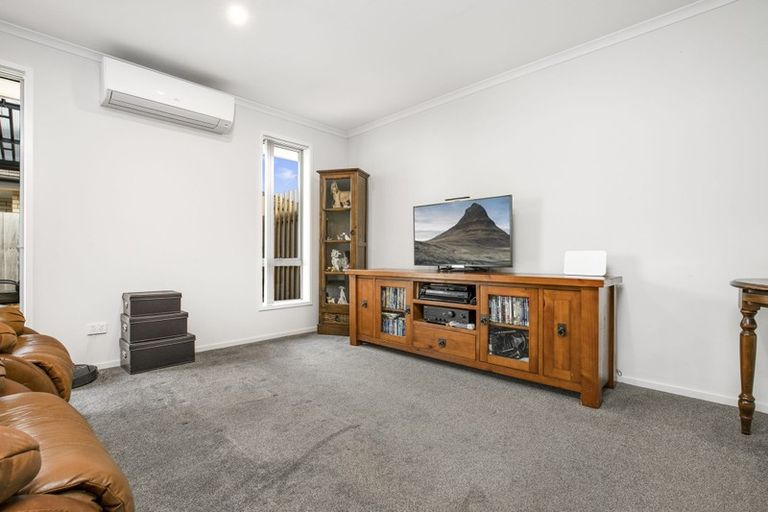 Photo of property in 15 Lamborn Drive, Papakura, 2110