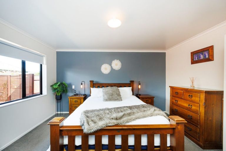 Photo of property in 43 Geneva Terrace, Kelvin Grove, Palmerston North, 4414