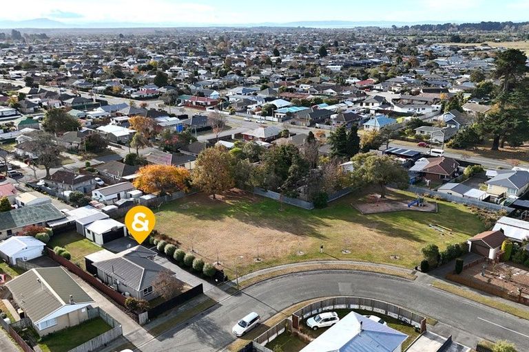 Photo of property in 12 Rosanna Place, Aranui, Christchurch, 8061