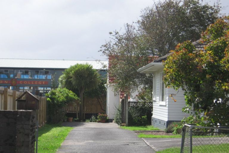 Photo of property in 18 Edwards Avenue, Henderson, Auckland, 0610