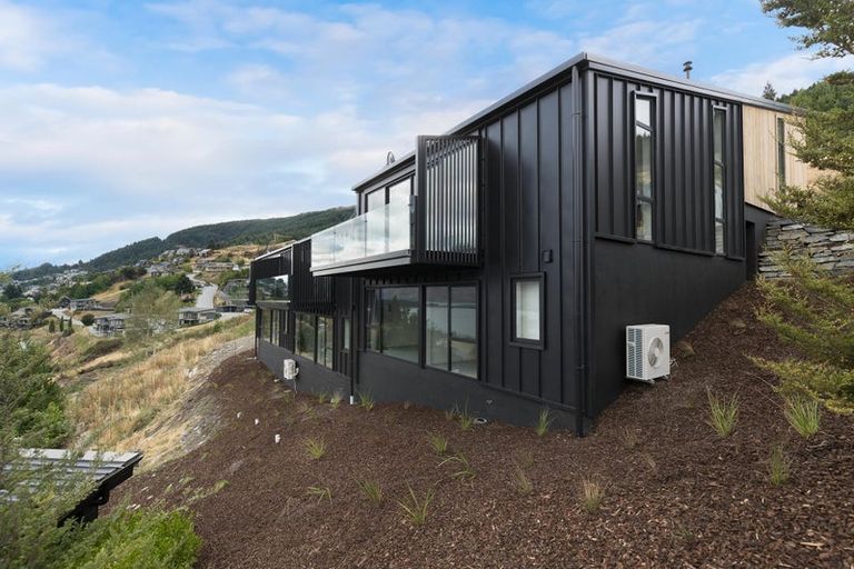 Photo of property in 15a Potters Hill Drive, Queenstown, 9300