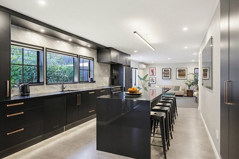 Photo of property in 11 Ramphal Terrace, Khandallah, Wellington, 6035