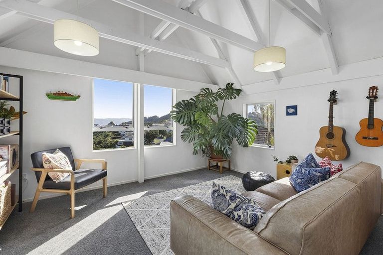 Photo of property in 77 Kaikoura Street, Maupuia, Wellington, 6022