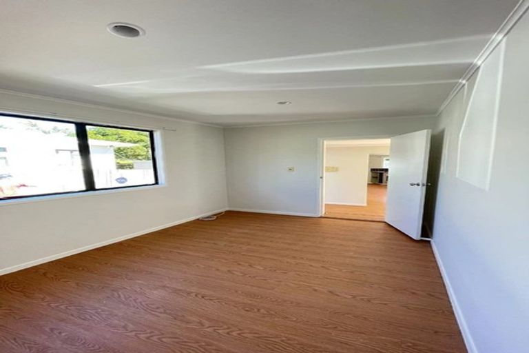 Photo of property in 16 Savoy Road, Glen Eden, Auckland, 0602