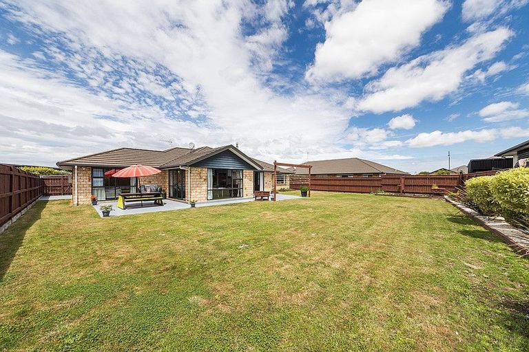 Photo of property in 2a Galea Grove, Kelvin Grove, Palmerston North, 4414