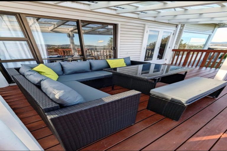 Photo of property in 172 Nevay Road, Karaka Bays, Wellington, 6022