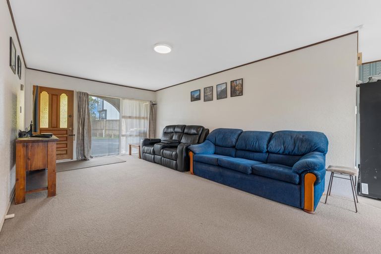 Photo of property in 7a Kirrama Place, Conifer Grove, Takanini, 2112