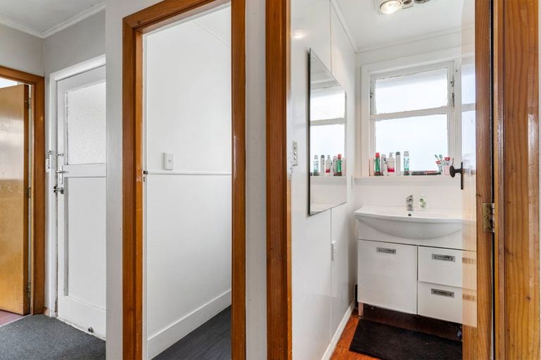 Photo of property in 69 Arimu Road, Papakura, 2110