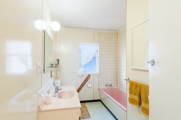Photo of property in 15 Hay Street, Wainuiomata, Lower Hutt, 5014