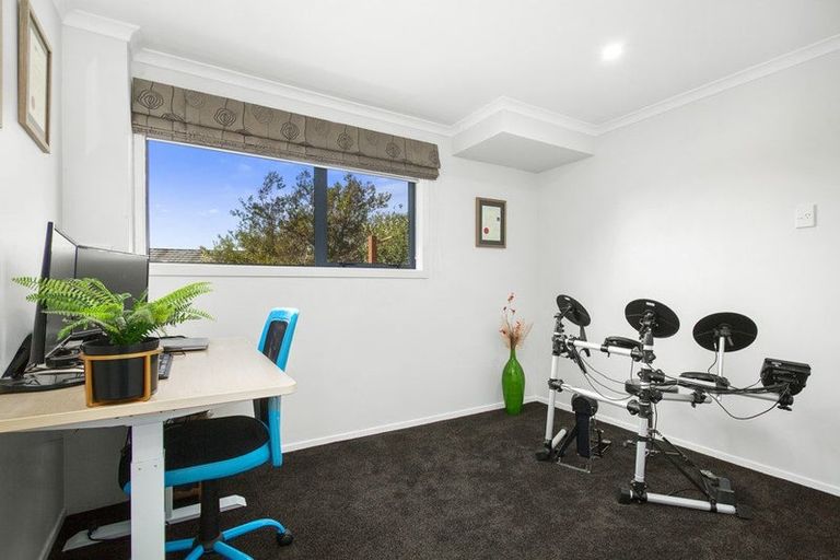 Photo of property in 4 Saint Aidans Way, Tawa, Wellington, 5028
